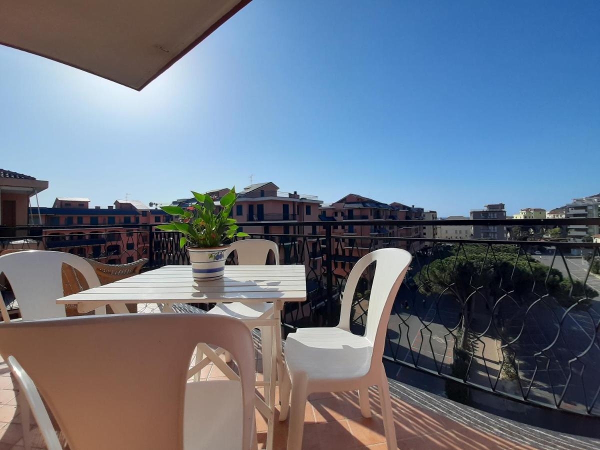 Nel Blu Apartman Marina dʼMarina dʼAndora Kültér fotó